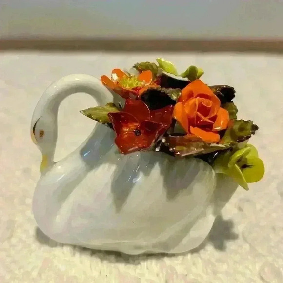 Vintage Royal Adderley Bone China Floral Swan Figurine Made in England - Picture 2 of 6